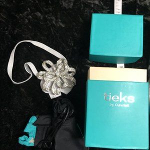 Tieks Rhinestone Bow Topper (box and shoes in separate listing)